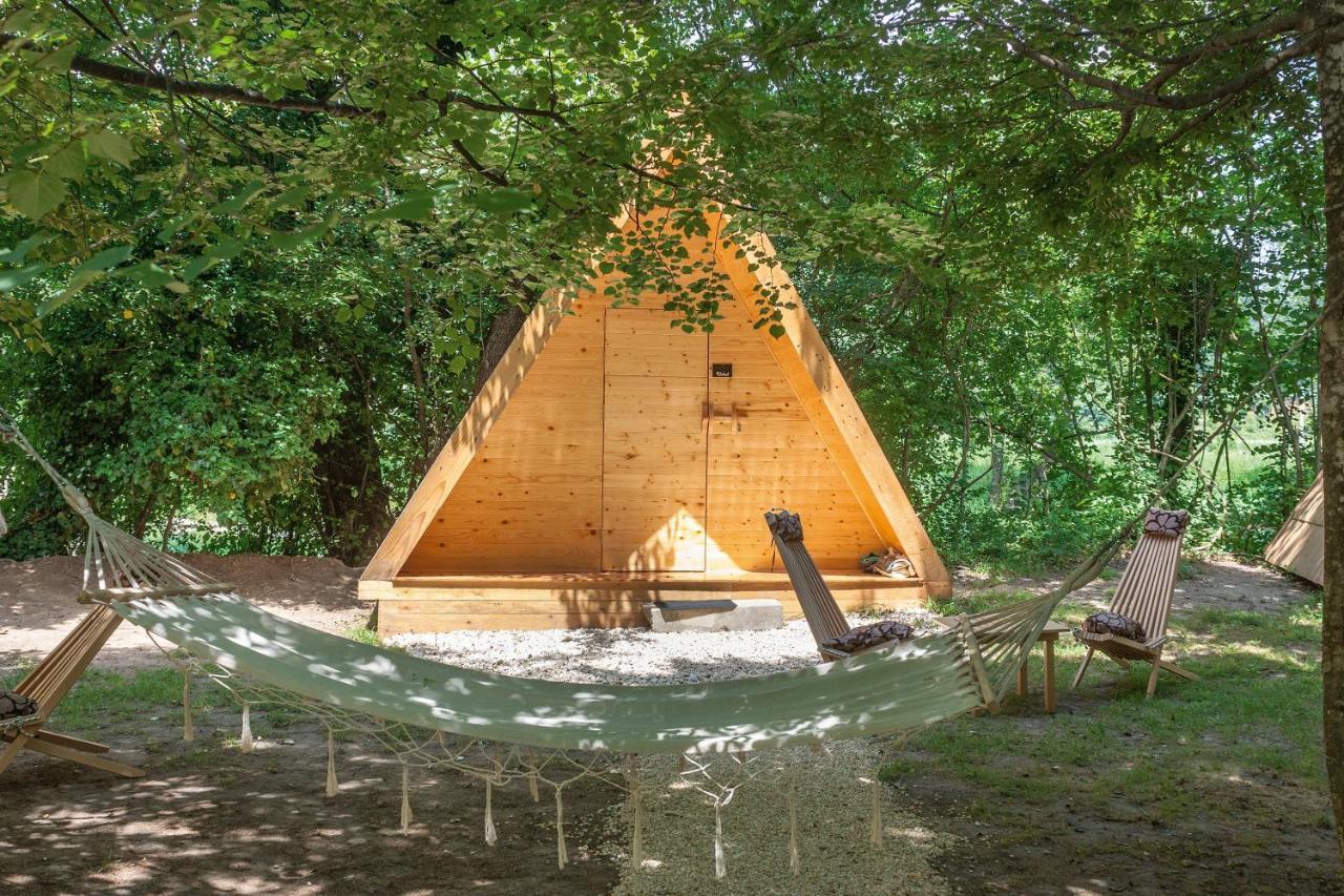 Turisticko Naselje- Japodski Otoci Racic